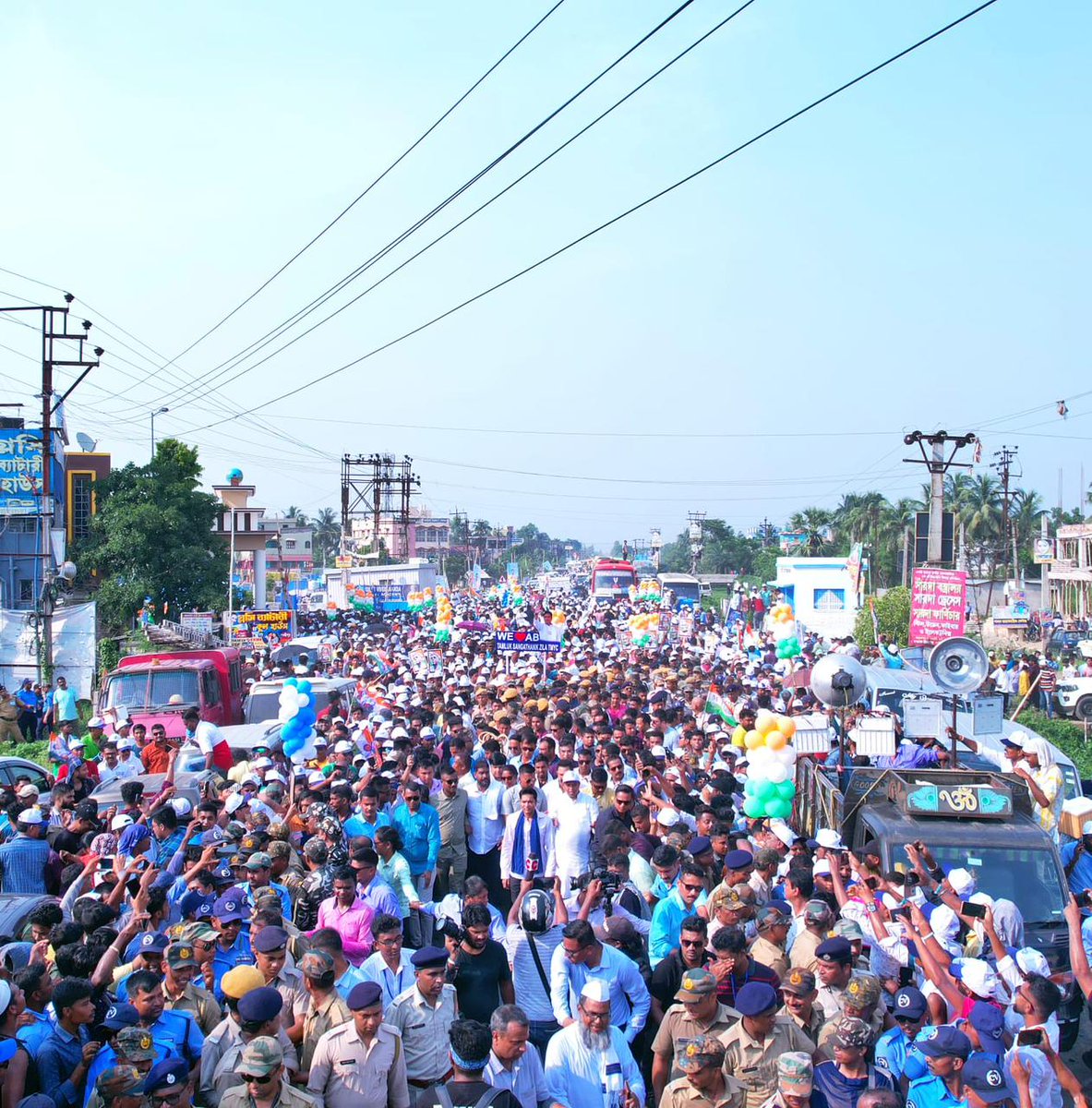 #NandigrameJonoJowar

Shri @abhishekaitc's Padyatra from Chandipur to Nandigram is garnering incredible support from the residents of Purba Medinipur!

#TrinamooleNaboJowar #JonoSanjogYatra