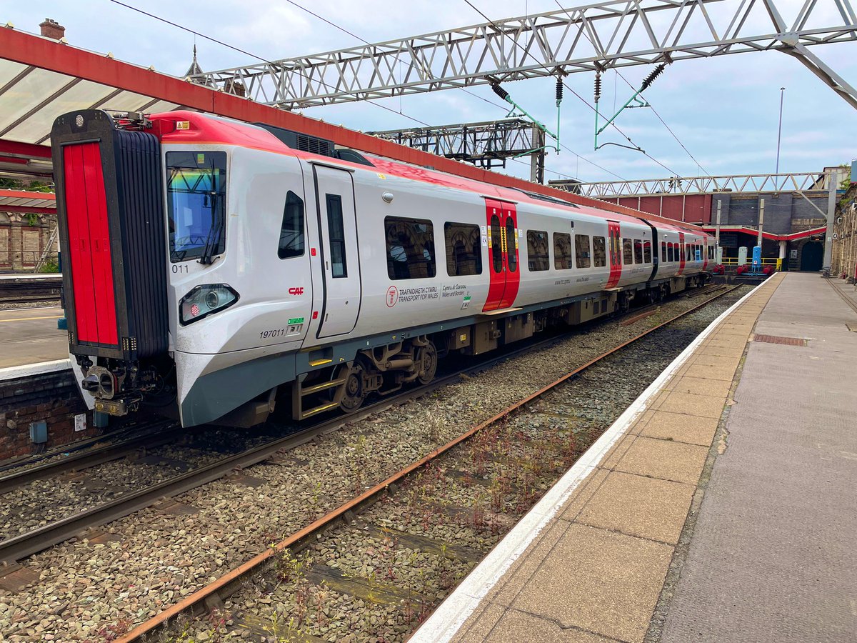 Off to see an old friend in Chester, but I thought it would be rude of me not to take a snap of 197011 sitting at Crewe.

#DispatchersOfTwitter #RailwayFamily #RailwayLife #Trains #CAF #Class197