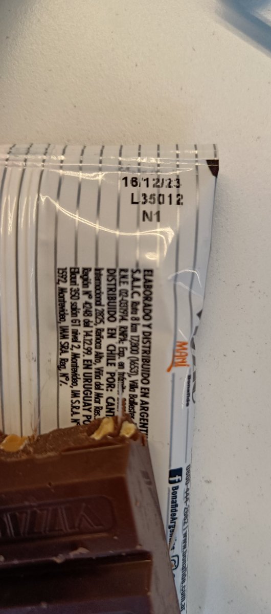 paulaflier's tweet photo. recién comí un chocolate con plástico 😵‍💫 @BonafideArg  que onda? un peligro https://t.co/sQzqfXKWWv