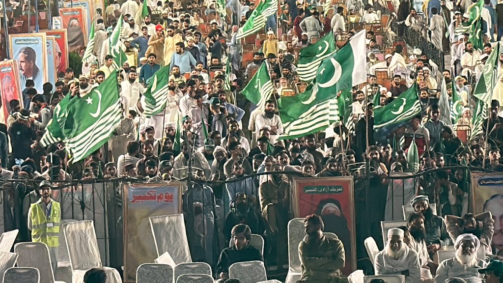 MuzammilHashmi_'s tweet image. #TakbeerConferencePMML
کے ذریعے ہمارا پاکستانی قوم کو یہی پیغام ہے کہ ہم سرمایہ دار اور جاگیر دار طبقہ طبقہ کی بجائے پاکستان کے کے کمزور اور پسے ہوئے طبقہ کی سیاست کرنا چاہتے ہیں آئیے ہمارے قدم بقدم چلتے ہوئے ملک کو عظیم اور خوشحال بنانے کیلئے ہمارا ساتھ دیں