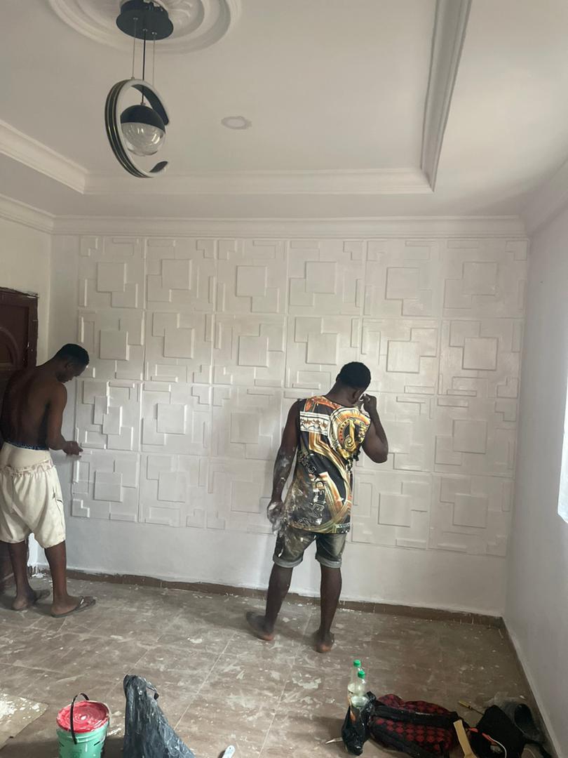 olami_yolo's tweet photo. I'm  a student of OOU Agoiwoye,  I paint, I fix wallpapers and I'm also a fashion designer. Thank you https://t.co/wYDqtaguoK