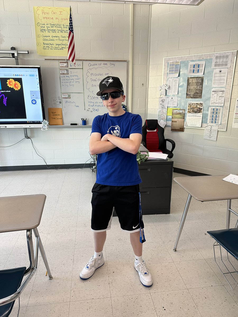 MsGaffey13's tweet photo. Sunglasses Day!!! ๐ถ๏ธ๐ #abccountdown #teamoptimize https://t.co/99ChJplicb