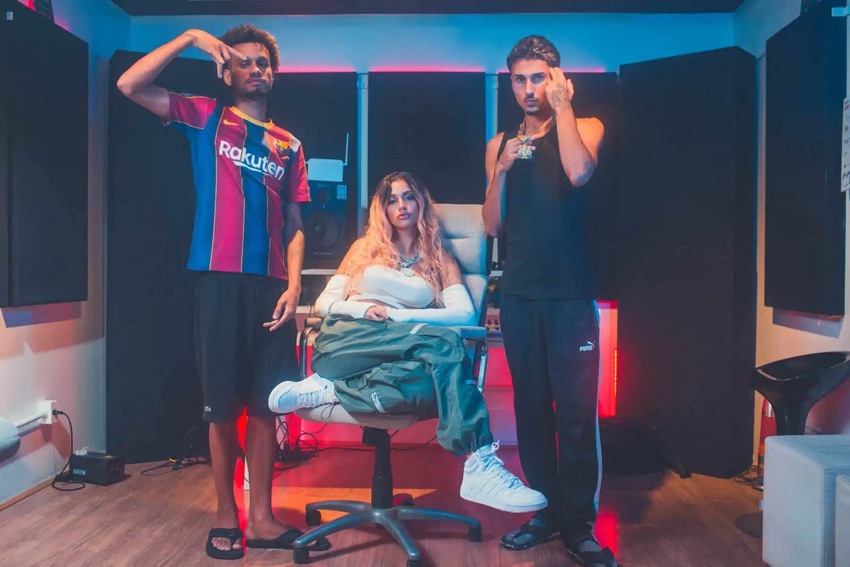ZonaSuburbana's tweet photo. Azzy lança “Mete Ficha” produzida por Long Beatz
#Rap #HipHop #Azzy #BOCA #DrowBeats #LacosteJr #Lcda100 #LongBeatz #MeteFicha
🔽Matéria completa acesse🔽
https://t.co/d6CQ1idysT https://t.co/PZiy4Kiz4G