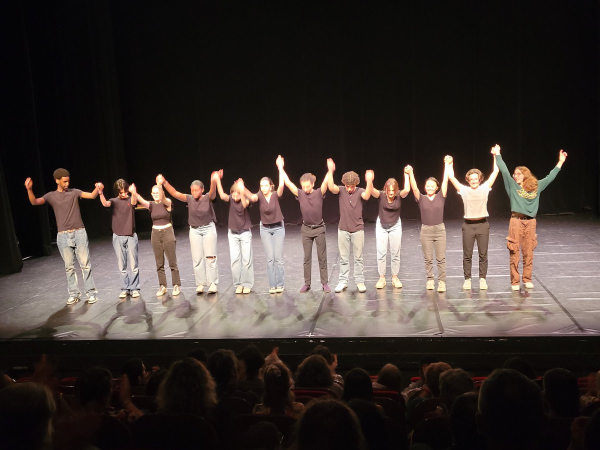 L' Histoire du Théâtre,  les 2ndes Arts du Spectacle de PPR en font toute une histoire à la salle Altigone !
Des élèves qui s'ouvrent,  découvrent et se découvrent : une très belle réussite !@MostafaFourar <a href="/leclercarno/">Arnaud Leclerc</a> <a href="/FAURIEHERBERT/">A.FAURIE-HERBERT</a> <a href="/HerveAmeziane/">Améziane Hervé</a>
