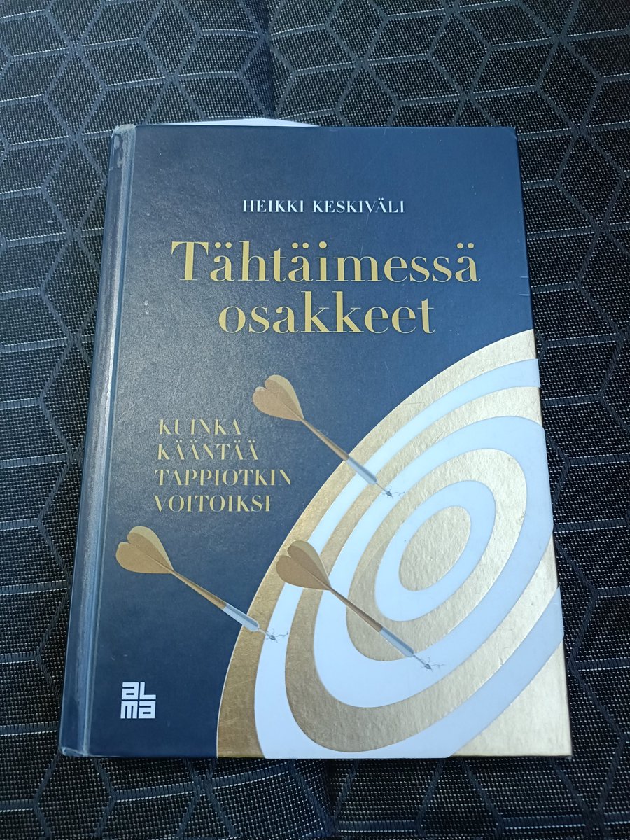 Kirjastosta tuli viestiä, että noudettavissa olis joku kirja. Onks <a href="/hkeskiva/">Heikki Keskiväli</a> mitään tietoa mikä opus se tämä on?

No, luetaan pois! 😁