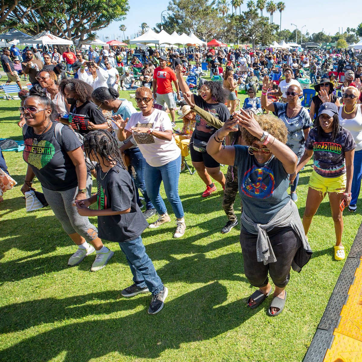VisitLB's tweet photo. Juneteenth is almost here! Come out and celebrate Black culture & history at the Long Beach Juneteenth Festival on June 17 at Rainbow Lagoon Park.
Learn more here: https://t.co/7rszwkEZj0
#visitlb #longbeach #juneteenth #lbjuneteenth https://t.co/8wkZlVKyj5