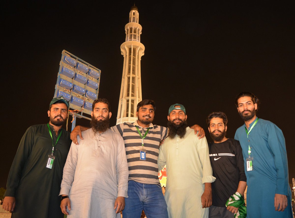 macoomcriminal's tweet photo. یونائیٹڈ میڈیا ٹیم کے ہمراہ! پاکستان مرکزی مسلم لیگ کی جانب سے منعقد کی گئی تکبیر کانفرنس مینار پاکستان میں موجود اتحاد کا پیغام دیتے ہوئے "ہم ایک ہیں"🇵🇰✊🏻۔
#TakbeerConferencePMML
#MinarePakistan #PMMLPowerShow
#Lahore #Pmml #teamunited #TakbeerConferenceLahore https://t.co/U48zP6qiFM