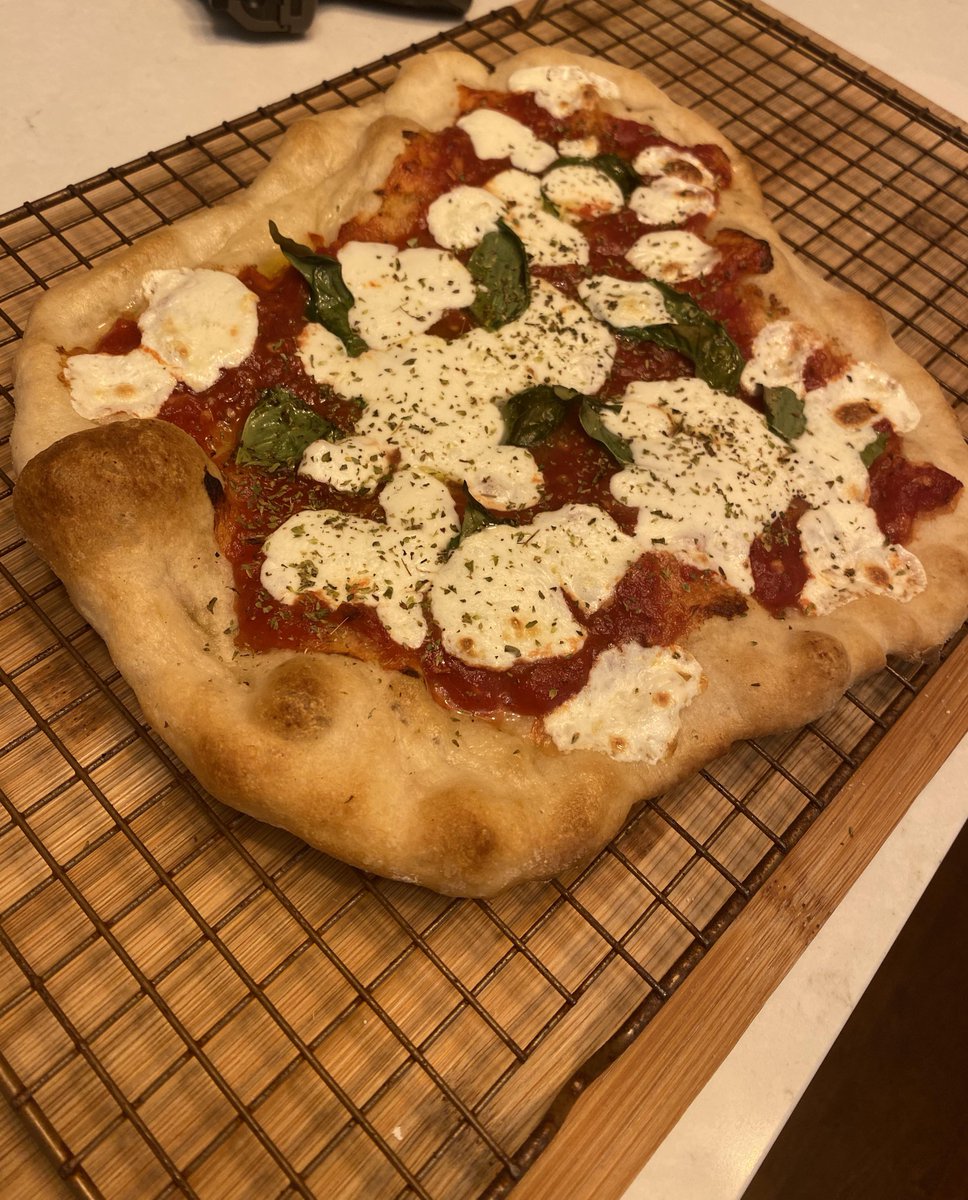 Pizza Pics Bot 🍕📷 tweet media