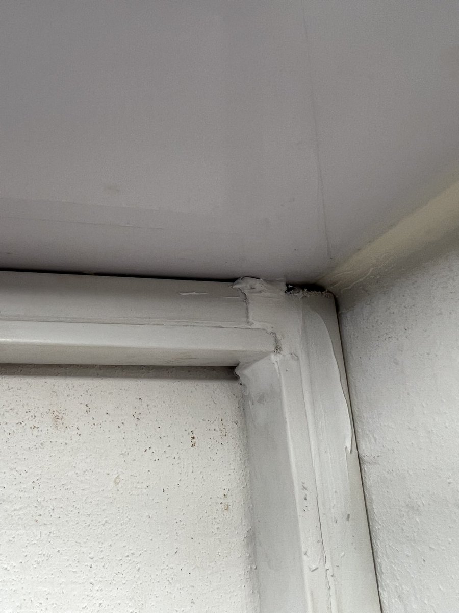 limewireelec's tweet image. @RiversideUK the workmanship of your electricians working on my mums home today 🤢🤢🤢🤢🤢🤢