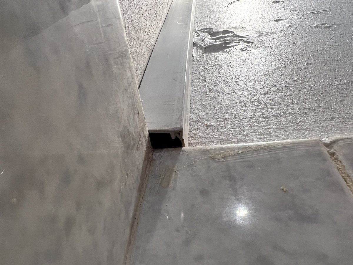 limewireelec's tweet image. @RiversideUK the workmanship of your electricians working on my mums home today 🤢🤢🤢🤢🤢🤢