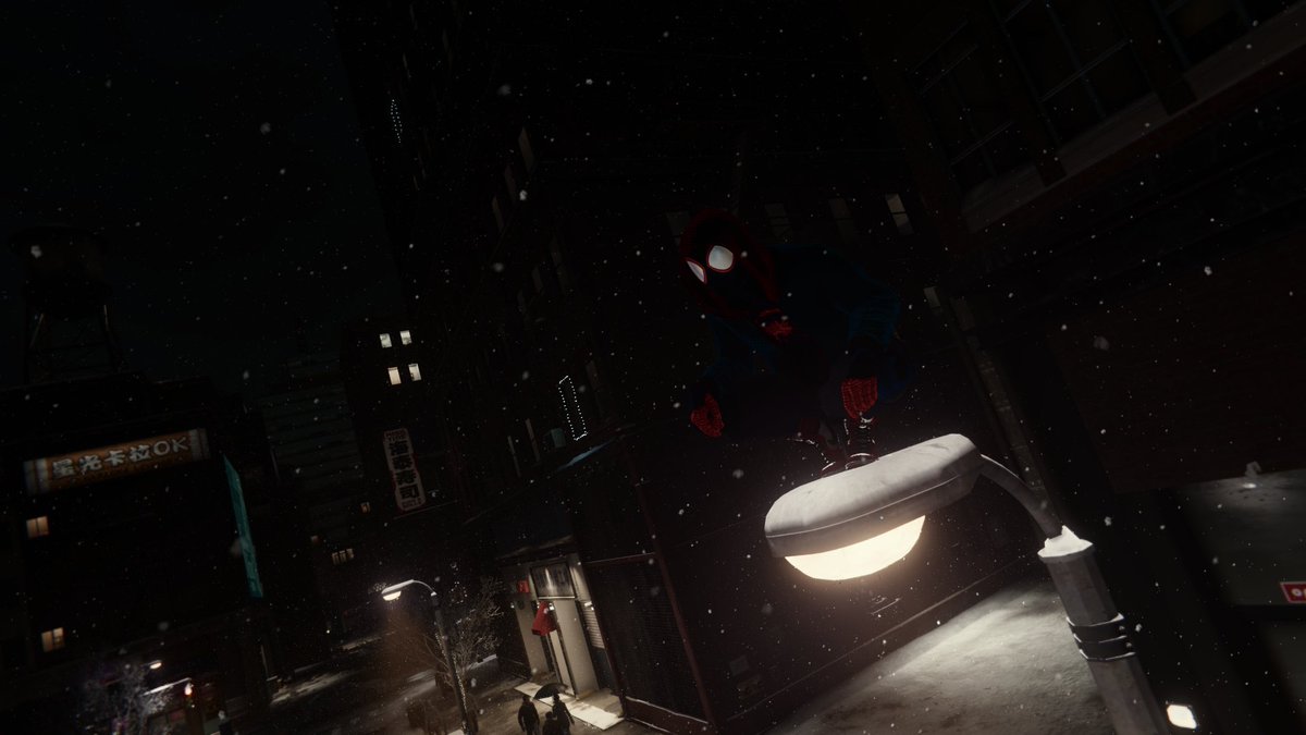 Calling dinleyerek free roam Miles Morales oynuyorum. Üstelik 'Leap Of Faith' kostümüyle.