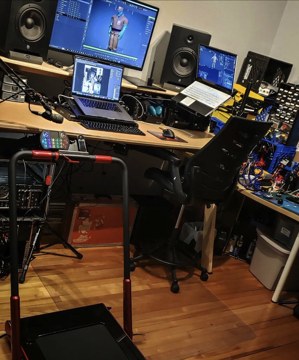 Current office setup.
Lil' tighter than my previous studio setup but ca marche!
