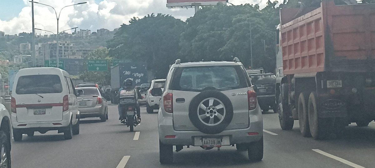 marcosmleiva's tweet photo. @FMCENTER que sucede en la AGCG que está trancada sentido sentro desde el distribuidor los Ruices https://t.co/5if106dWVO
