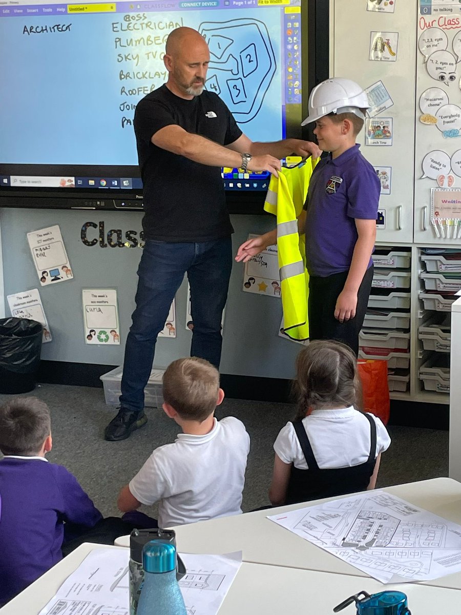 LochnorrisPrim1's tweet image. David Weir from Charlesfort Properties came in this afternoon to talk to our upper school about the process of building houses. The children were fascinated with the architectural drawings he brought in and all the different people it takes to build! #worldofworkweek 💜