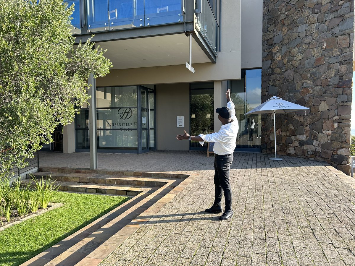 Kudakwa79254790's tweet image. Great day at the beautiful winery @dhillswine the view and scenery breathtaking .#winetours #visitsouthafrica #visitcapetown #capetowncannabisguide
