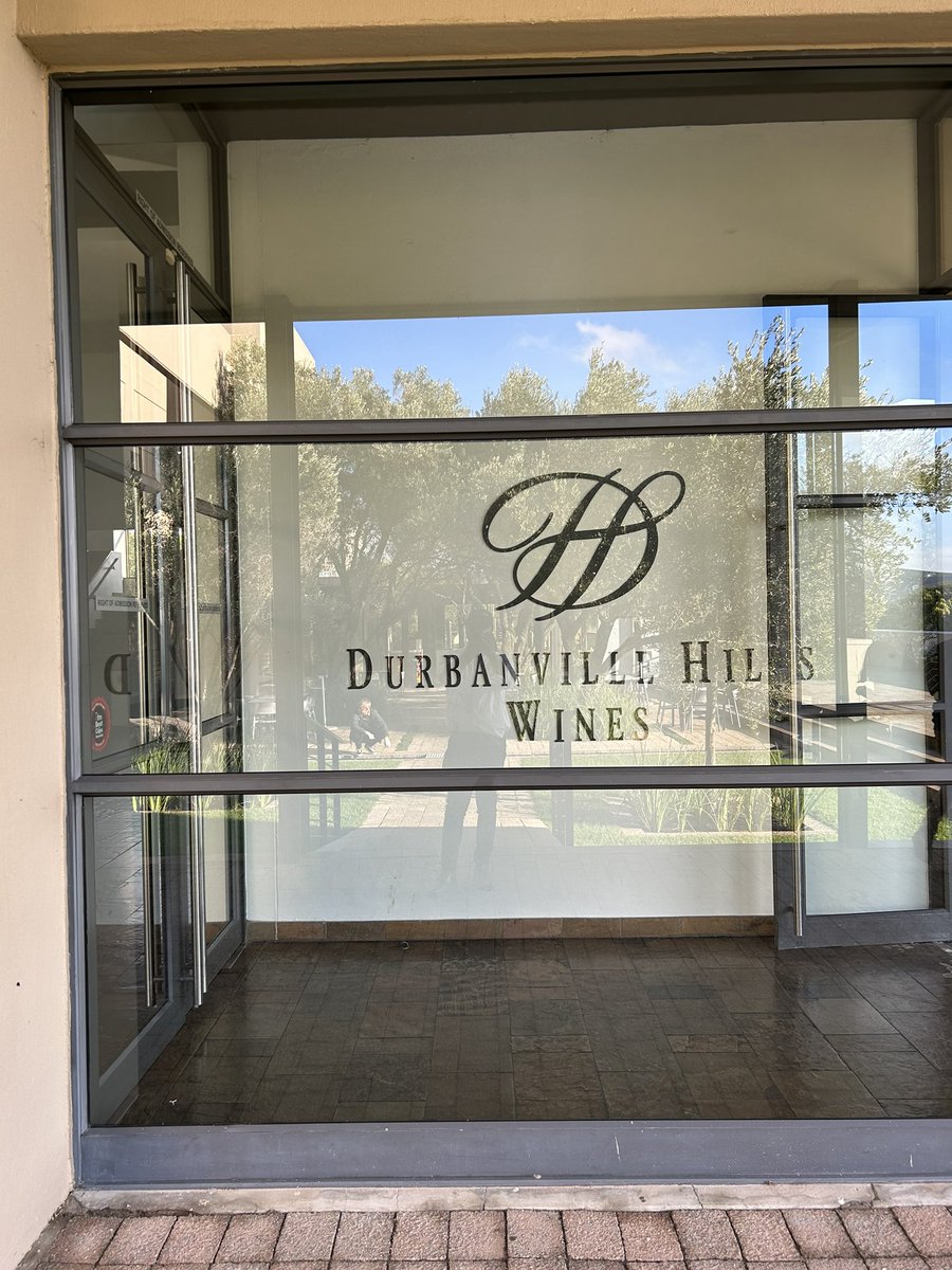 Kudakwa79254790's tweet image. Great day at the beautiful winery @dhillswine the view and scenery breathtaking .#winetours #visitsouthafrica #visitcapetown #capetowncannabisguide