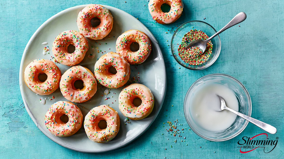 MollyGallSW's tweet photo. Calling all doughnut lovers 🍩! Today is #NationalDoughnutDay and they are 100% on the menu with Slimming World🤩!  We’re always sharing new and tasty recipe 🤗 https://t.co/NqPyXyZo2W https://t.co/PT28P19ens