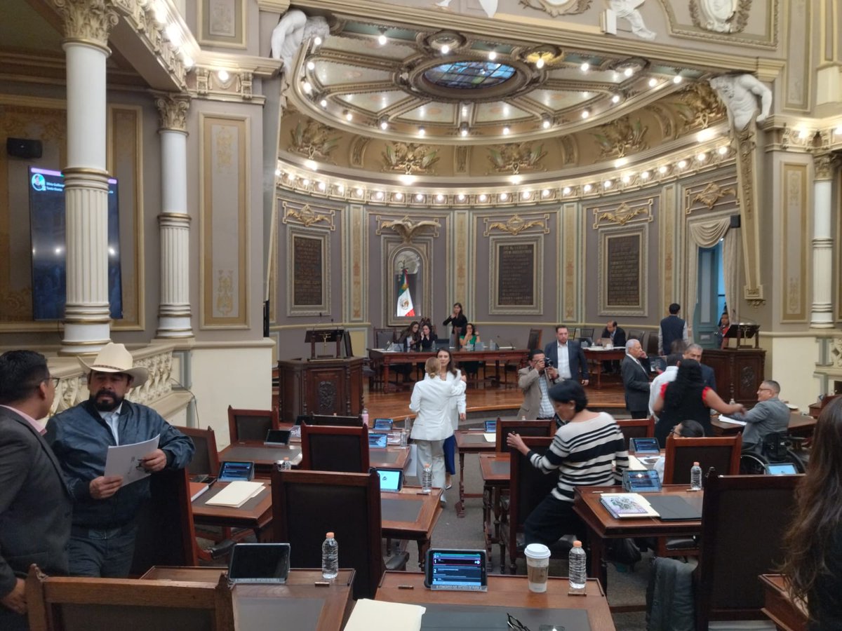 #Jueves 
El día de hoy nos encontramos en Sesión Pública Ordinaria.