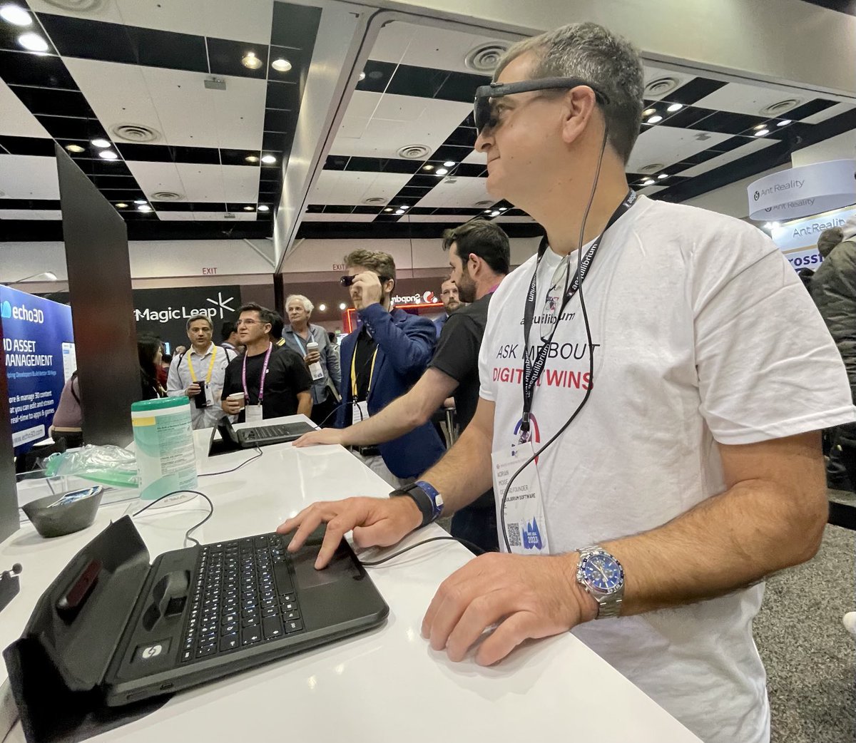 cptmbl's tweet photo. After watching life the launch of the first AR laptop, I got to try it at the ⁦@sightful⁩ booth #awe2023 ⁦@AequilibriumInc⁩ https://t.co/OfmWejhUyM