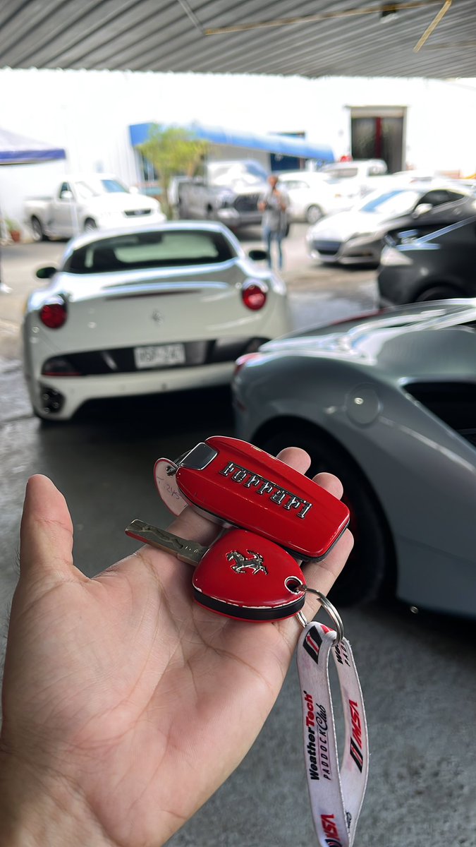 Jorge_SupercaLs's tweet photo. No se trata de disfrutar un trabajo, se trata de disfrutar en el trabajo... 🥰❤️ #FerrariDay https://t.co/CM582h2EGN