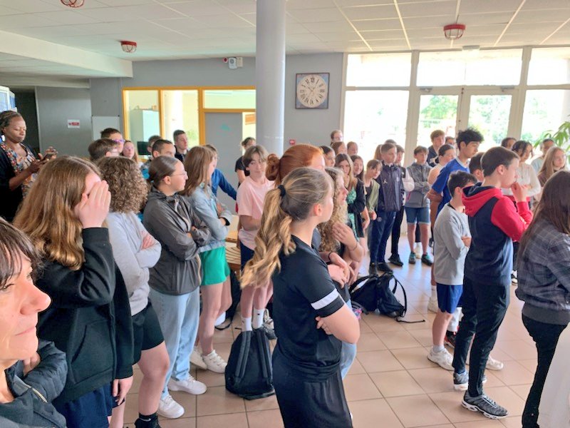Collège Victor Hugo - Rugles (@hugorugles) on Twitter photo G. Cheron et J. De Tomasi conseillers départementaux <a href="/EureenNormandie/">Département de l’Eure</a> sont venus au collège <a href="/HugoRugles/">Collège Victor Hugo - Rugles</a> distribuer aux 4e le livre de S. Zweig "Le joueur d'échecs". #PlaisirDeLire G. Cheron et J. De Tomasi conseillers départementaux <a href="/EureenNormandie/">Département de l’Eure</a> sont venus au collège <a href="/HugoRugles/">Collège Victor Hugo - Rugles</a> distribuer aux 4e le livre de S. Zweig "Le joueur d'échecs". #PlaisirDeLire