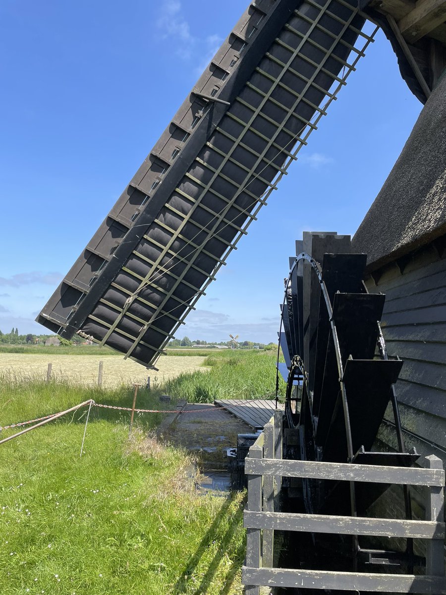 Vandaag een leerzame en leuke dag met de “buiten” collega’s💪
Ontvangen op Fort Giessen door Henk en Jos👍. Wandeling door #Partridge gebied met Fien naar de Zandwijkse molen voor de lunch. In de middag lezing over breuksnoei bij bomen. Conclusie, vervolg? Zekers @Brab_Landschap