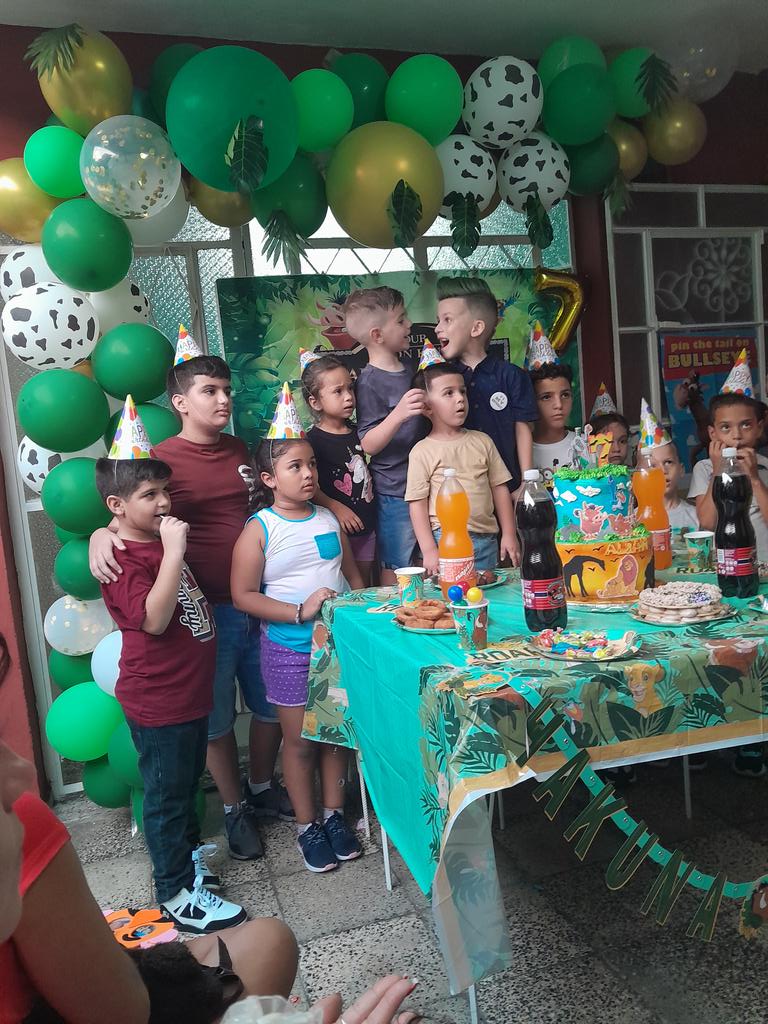 Feliz dia de la infancia a todos nuestros niños porque ellos son la esperanza del mundo.