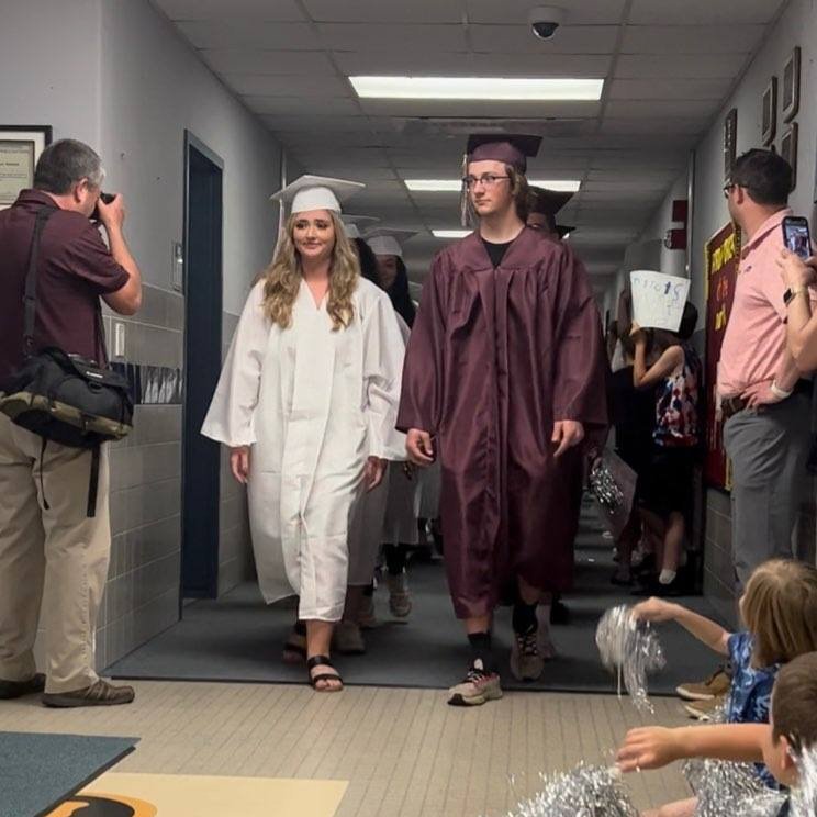 PrattElemTeach's tweet photo. Hooray for Senior Parade Day! #barkercsd https://t.co/KJAm27l0OB