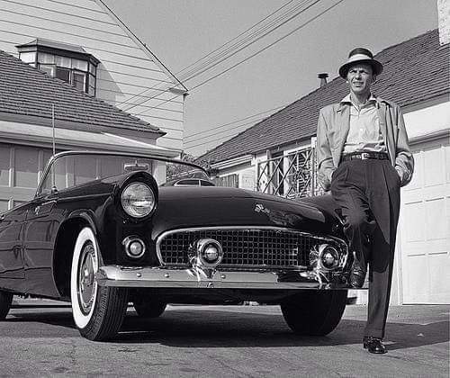 Frank Sinatra and his Thunderbird, 1955.
#ThunderbirdThursday 
#classiccars 
#FrankSinatra