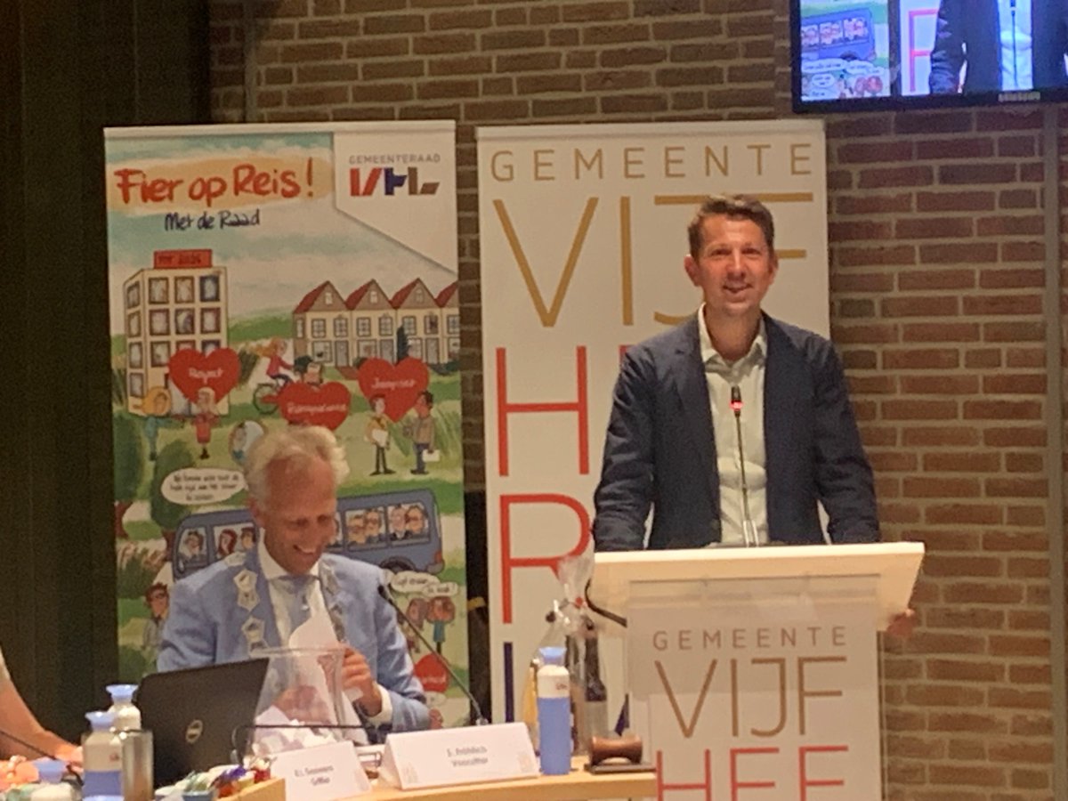 raadVijfheeren1's tweet photo. Vanavond nemen we afscheid van @D66VHL raadslid Klaas de Zwaan. Mooie woorden en veel dank. Zijn plaats wordt ingenomen door Cees Vis. Veel succes en plezier in jouw nieuwe rol! https://t.co/O1Zx5LaWN2