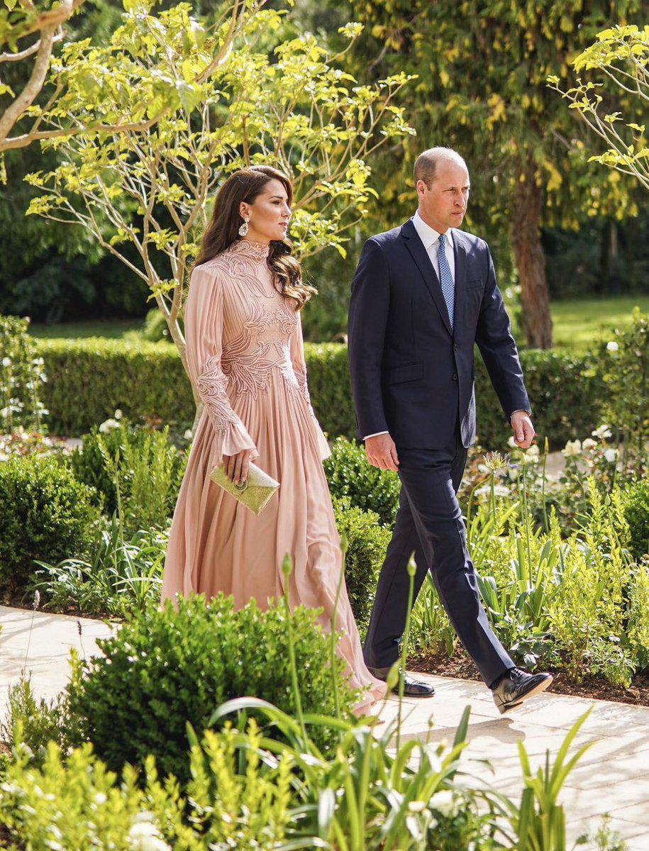 La bellezza di #KateMiddleton in Elie Saab #RoyalWeddingJordan