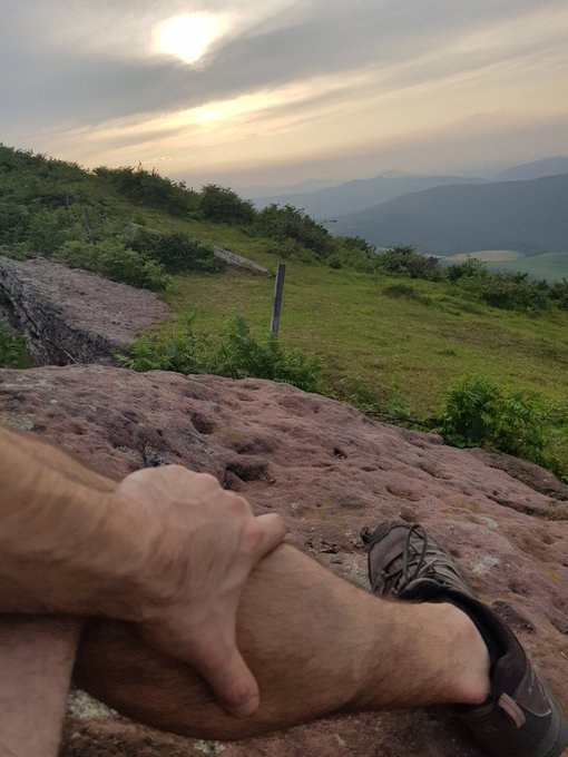 Que hermoso atardecer! Un lugar limpio, lleno de aire puro, con una buena temperatura y en un dia esplendido  Aqui