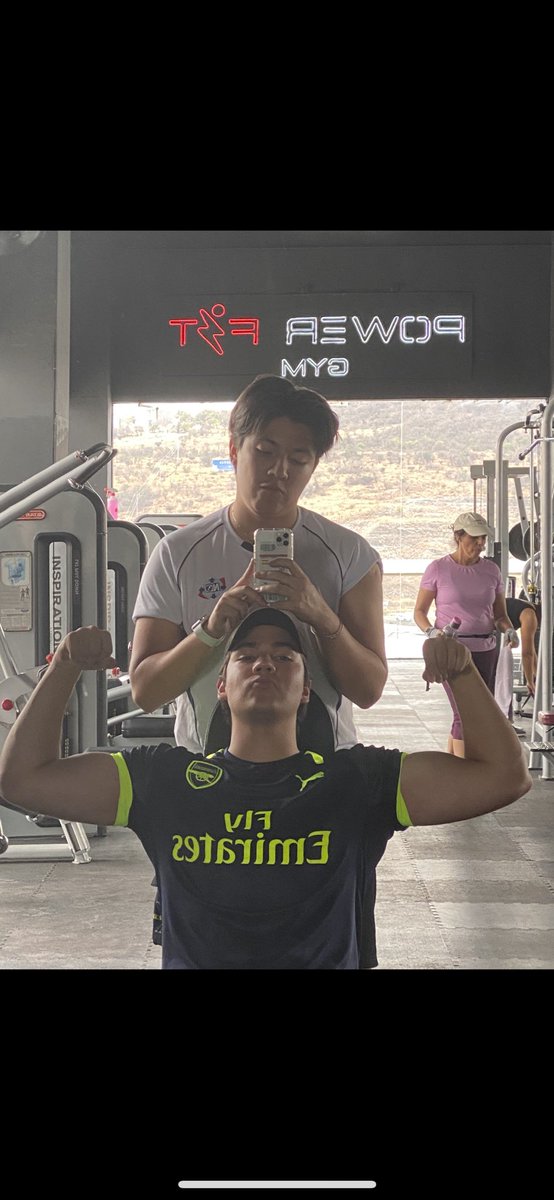 LmpLegion's tweet photo. @eelv__27 En la Legión ya nos estamos poniendo al punto para poder encarar esta temporada de la mejor forma 🤩🤩🤩

Aquí te dejo una foto de la sesión de gimnasio del día de hoy 💙💛 https://t.co/agRr3bWfUU