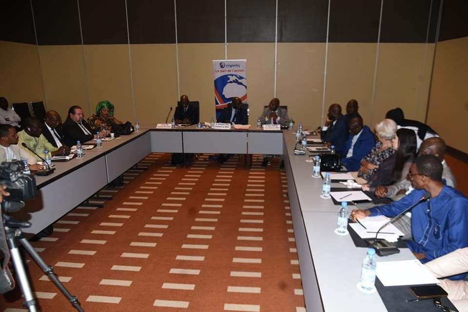 MODIBODIOP's tweet photo. Réunion des Chefs d'entreprises du MEDS au Radisson Blu de Dakar https://t.co/3GmsslATds