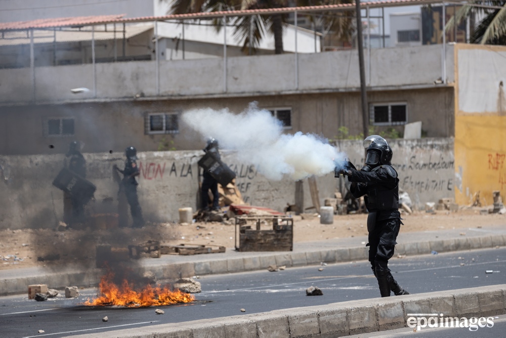 A police officer fires a tear gas canister at protesters outside Cheikh Anta Diop University in Dakar, Senegal. Supporters of opposition leader Ousmane Sonko clashed with police after he was sentenced to two years of prison. 📷️ EPA / Jerome Favre

#Dakar #clashes #epaimages