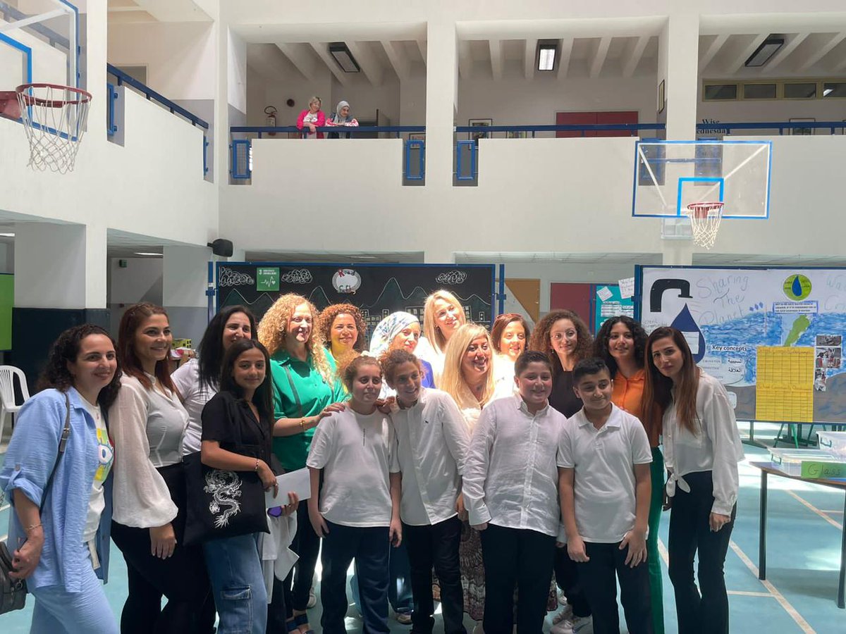AmaniF5's tweet photo. @Hhhsinfo @dina_jradi @TawilNoor @sashgh # معرض 2023 أبدع متعلمو الصّف الخامس الأساسي إنك أ في عرض قضاياهم التي حاكت الواقع الذي يعيشه اللبنانيون أمام أهاليهم والمجتمع المدرسي، فخورة بكم جميعًا https://t.co/S7KQvZ9vms