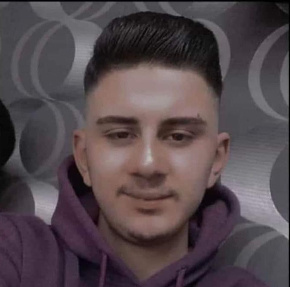 Şampiyonluğumuza 5 maç kala tribünde tezahürat ederken rahatsızlanarak vefat eden 16 yaşındaki kardeşimiz MUHAMMED EREN YILMAZ'ın ismini Tüm Türkiye’ye duyurmak ve hatırlatmak için böyle bir paylaşım yaptık...

Elbette kupamıza gözümüz gibi bakıyoruz. Şimdi tüm dikkatleri