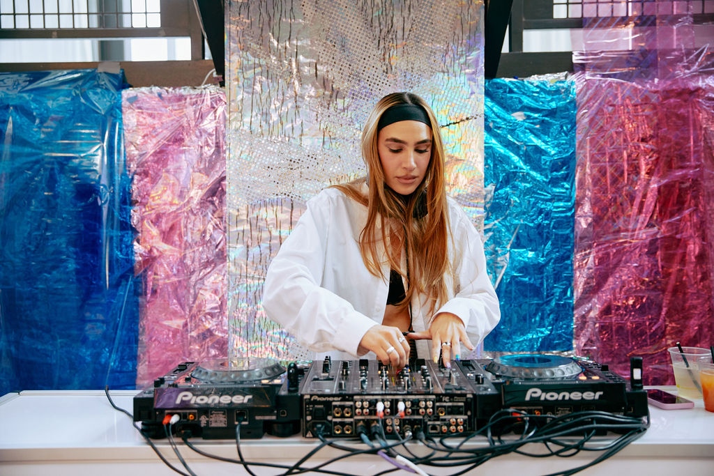 Picture this: it's a warm summer evening, and you've clocked off work early to join your besties for some cocktails, art and music. Pure #SummerSession bliss in our eyes!

Opening Night tickets for our #London edition are now available to buy toaf.com/43eX72C