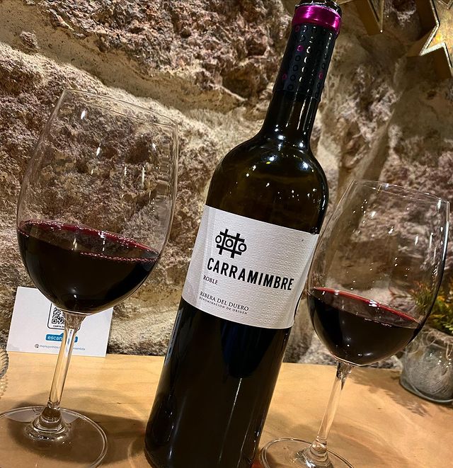 Después de un largo día de trabajo, nada como una buena copa de vino Carramimbre en buena compañía para desconectar.

#carramimbre #vinotinto #carramimbreroble 📸 @vinos_mi_pasion