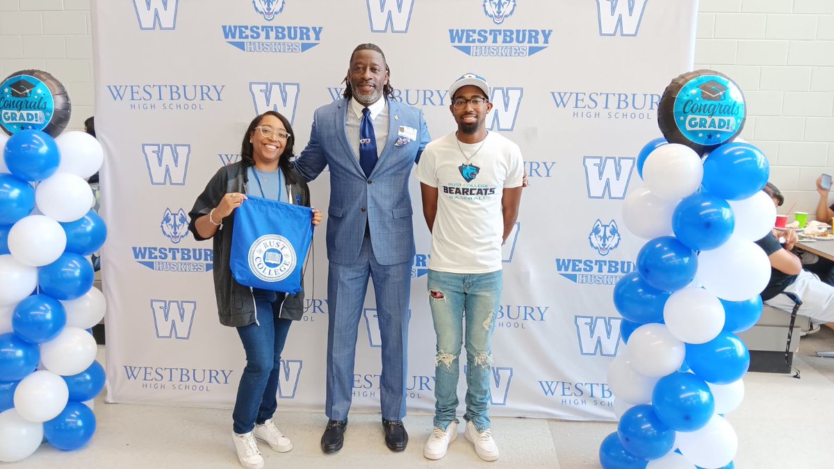 A huge THANK YOU to Chaplain, Dr. Ricky Georgetown for representing Rust College at Decision Day at Westbury High School, in Houston, Texas. Let’s extend a warm welcome to Bearcat Avery Robinson to the Rust College family. We are thrilled to welcome you to Bearcat Nation! 💙💙