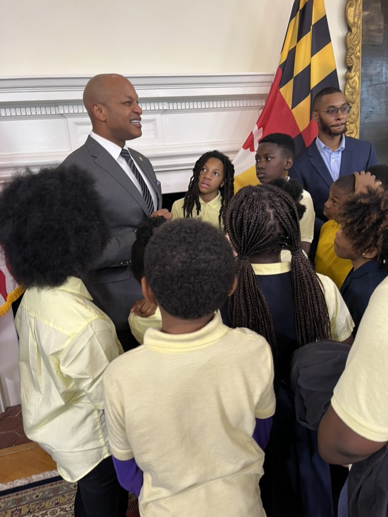 Historic122's tweet photo. The #122 Experience continued as the First School built specifically for Black elementary scholars met the First Black Govenor of Maryland!@BMDschoolsPRguy @BaltCitySchools @SonjaSantelises @KingMark01 @MayorBMScott @ms_education https://t.co/h2dH0DwG8H