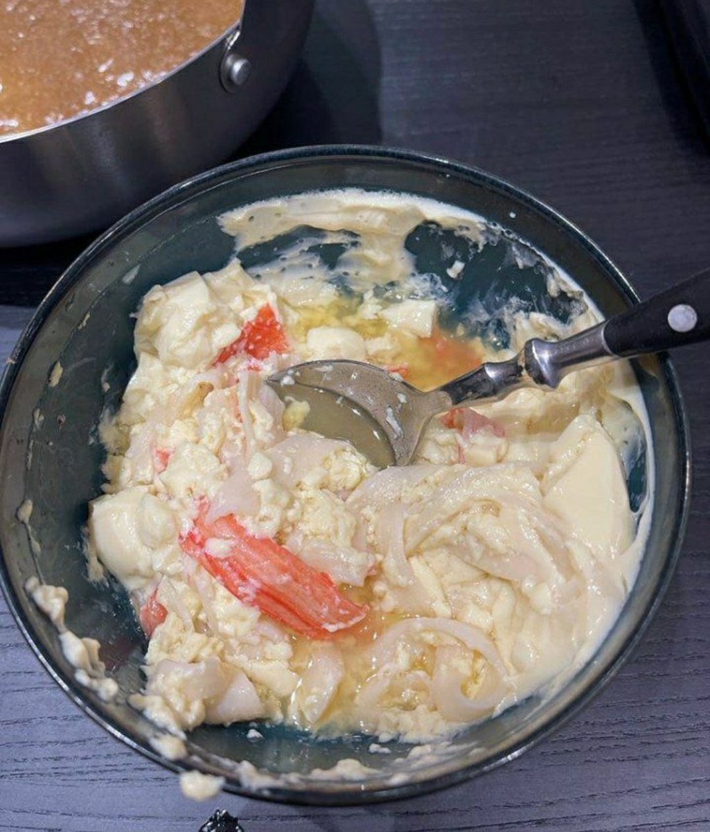 suhocottoni's tweet image. جونگین پسرم بیا غذا درست کن مادر