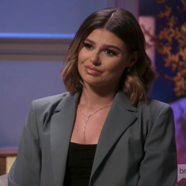 queensofbravo's tweet image. Raquel telling Andy that she basically was blaming Ariana for not asking more questions about the cheating &amp;amp; that she thought there was a path forward with Ariana *after* she found out. #pumprules 

Andy’s face said it all: