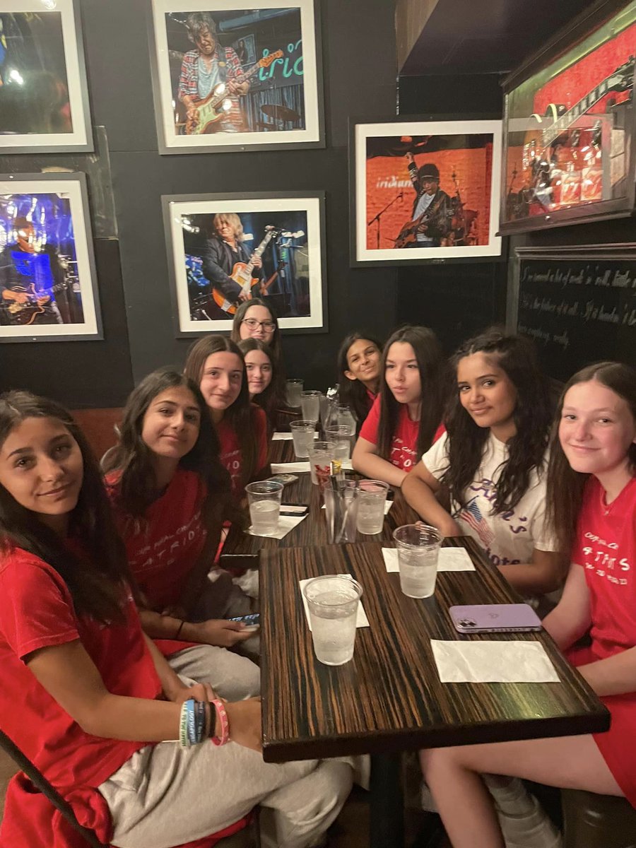 Los estudiantes de octavo grado de St. Ann School en Staten Island disfrutaron de un día de excursión antes de su graduación.
📸: St. Ann School 
stannschoolstatenisland.com