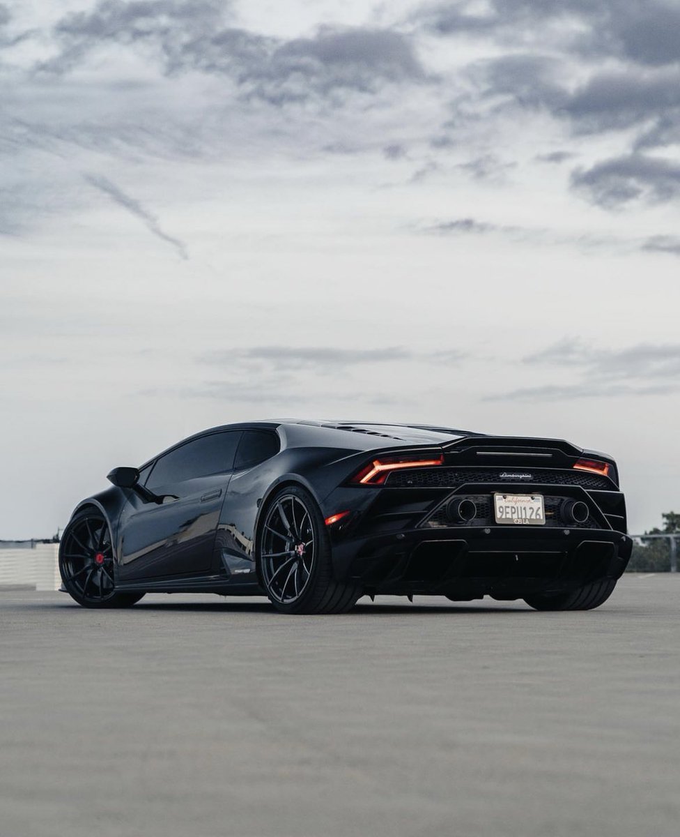 Blacked Out Lamborghini Huracan ☁️