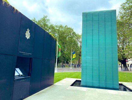 Today the Roll of Honour displayed within the @UK_NPM records the names of no fewer than 32 police officers. They lost their lives serving the British people.

Please remember their sacrifice & their families 

#HonouringThoseWhoServe #PoliceMemorials