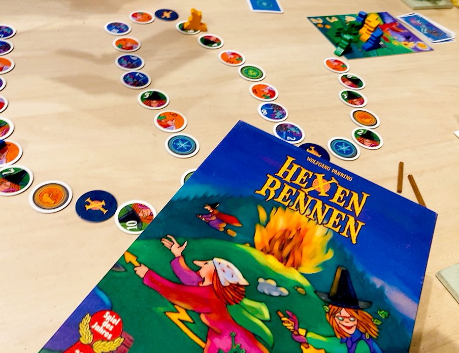 テンビリ悪魔のお誘いゲーム会✨️
本と映画好きなサブカル卓楽しかった！
昨日はボドゲ以外の事も沢山話せてなんだかいい夜だった。 https://t.co/FbNNELm7jW