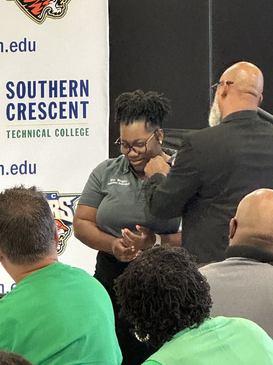 So excited to these two get pinned today. They are ready to lead in their new roles!! Congratulations! <a href="/CourtneyVWright/">Courtney Wright</a> @MrBarnesAP