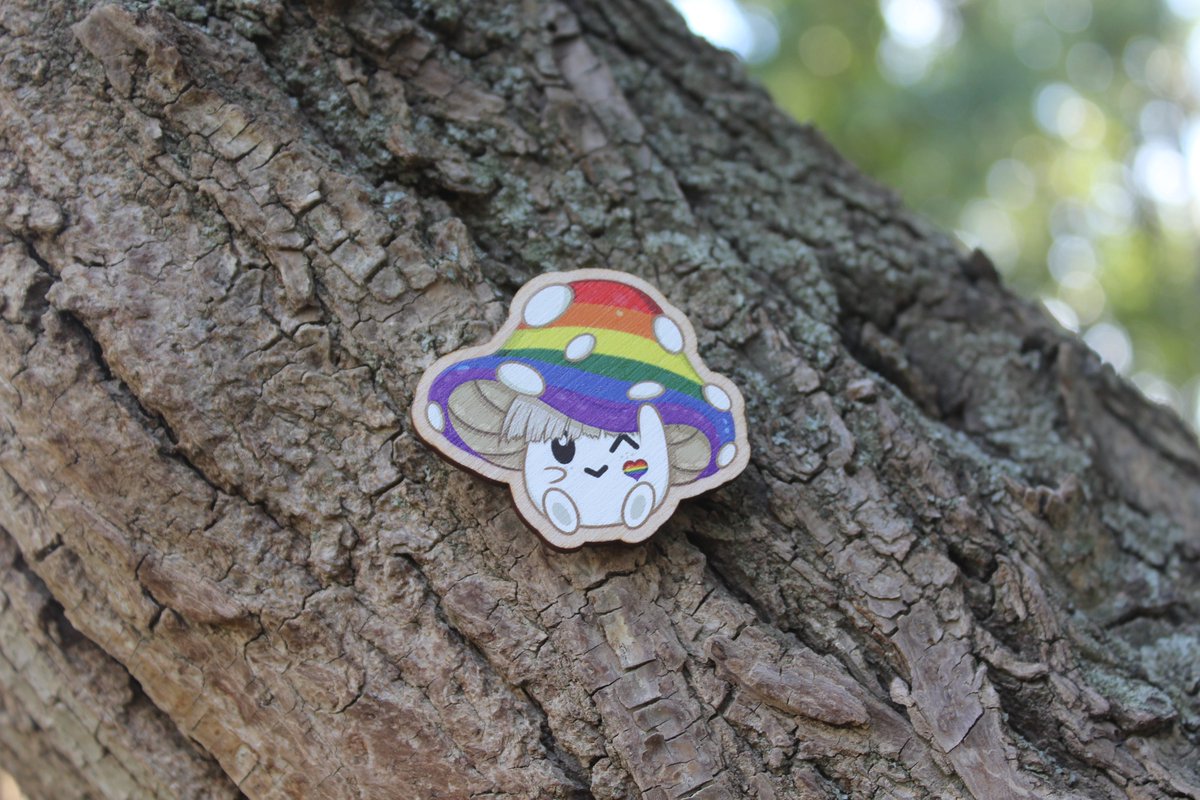 KisuSketchBook's tweet photo. 🏳️🌈 ¡Vamos a empezar una racha de subir merch! ¡y que mejor momento que Junio para empezar con nuestros pins favoritos!
🍄 La setita acoiris.
#lgtbiq #acoiris #arcoiris🌈 #merch #merchandising #orgullo #junio #mesdelorgullo https://t.co/raD6HT4wig