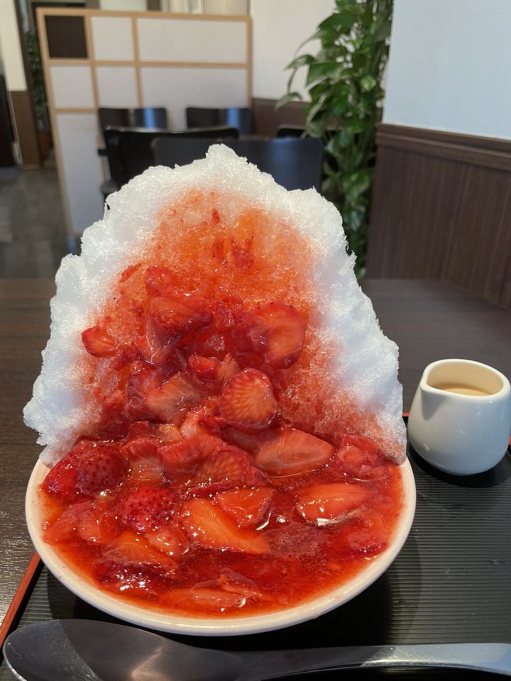 retrip_gourmet's tweet photo. 今年こそ全制覇したい！東京都内の“濃厚すぎる”絶品かき氷13選✨https://t.co/0RoNm2Vgi5 https://t.co/nFBg1A3moj